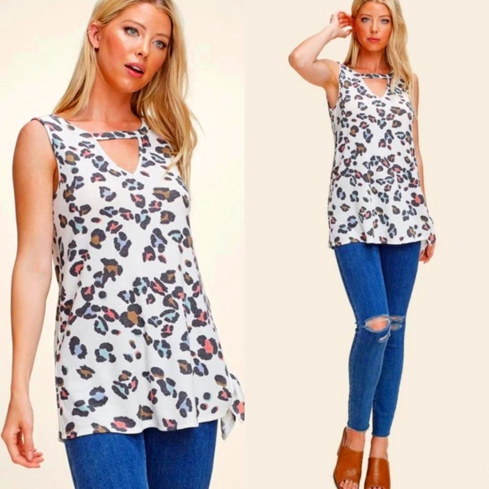 Ivory Animal Print Key Hole Top - Picture 4 of 9